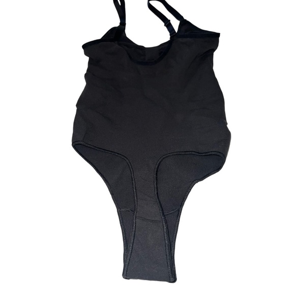 SKIMS SEAMLESS SCULPT THONG BODYSUIT SHAPEWEAR ONYX BLACK SIZE SMALL /MEDIUM - Picture 7 of 10